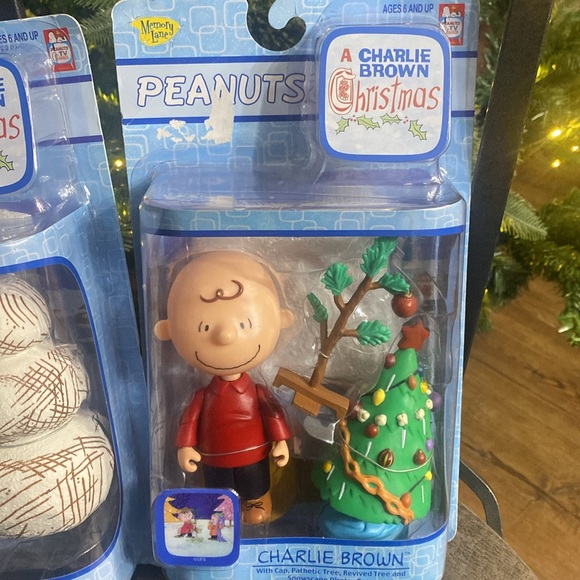🎄Peanuts collectible Christmas figures 🎄 - Picture 3 of 4